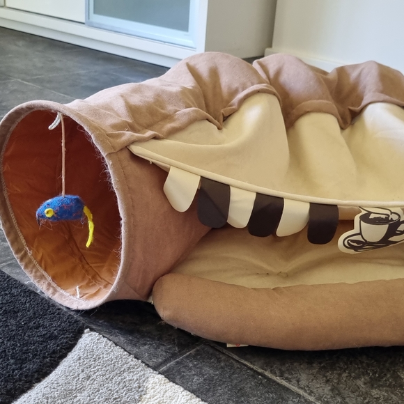 Kitty Cat Coffee Play Tunnel - Picture 3 of 10